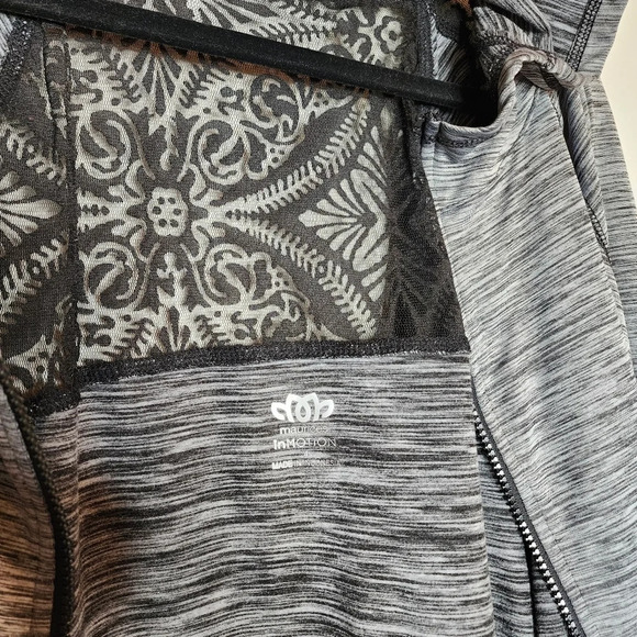 Maurices in motion active jacket. Plus Size 4. - Picture 11 of 16